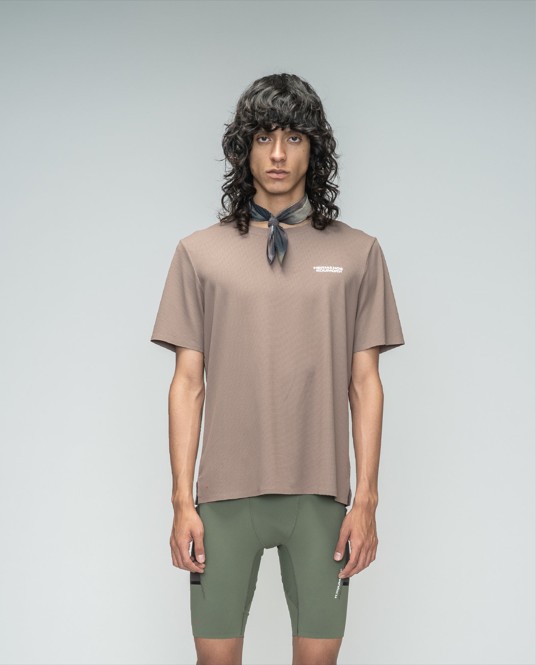 Training T-Shirt Depp Taupe – Hermanos Koumori