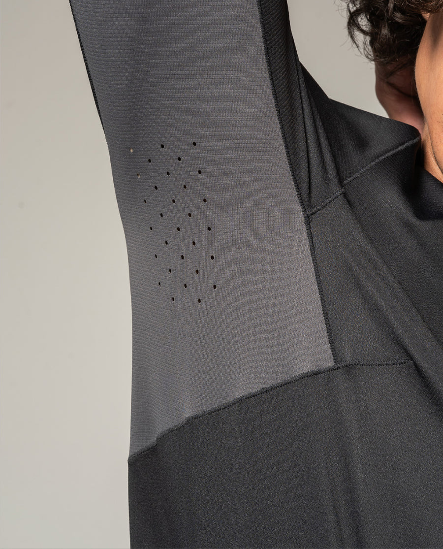 Playera Ligera De Entrenamiento Long Sleeve Asphalt Black