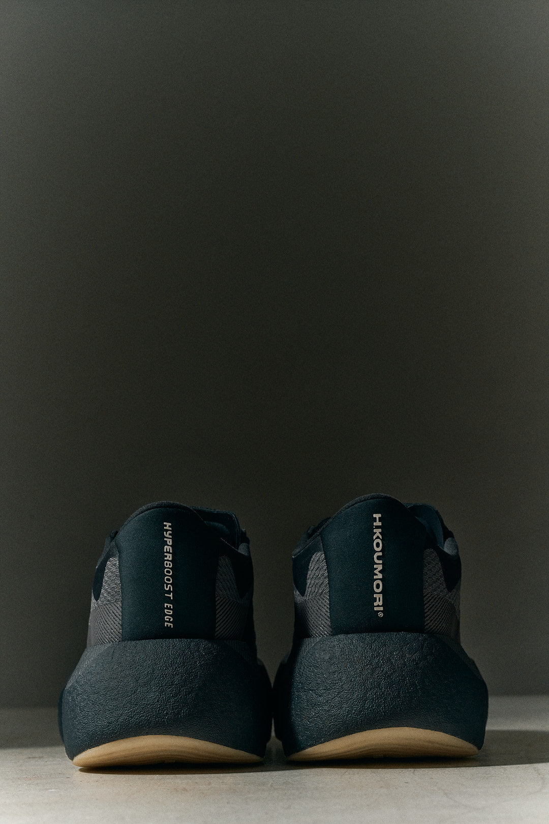 HYPERBOOST EDGE Women´s Charcoal/NightGrey/Alumina